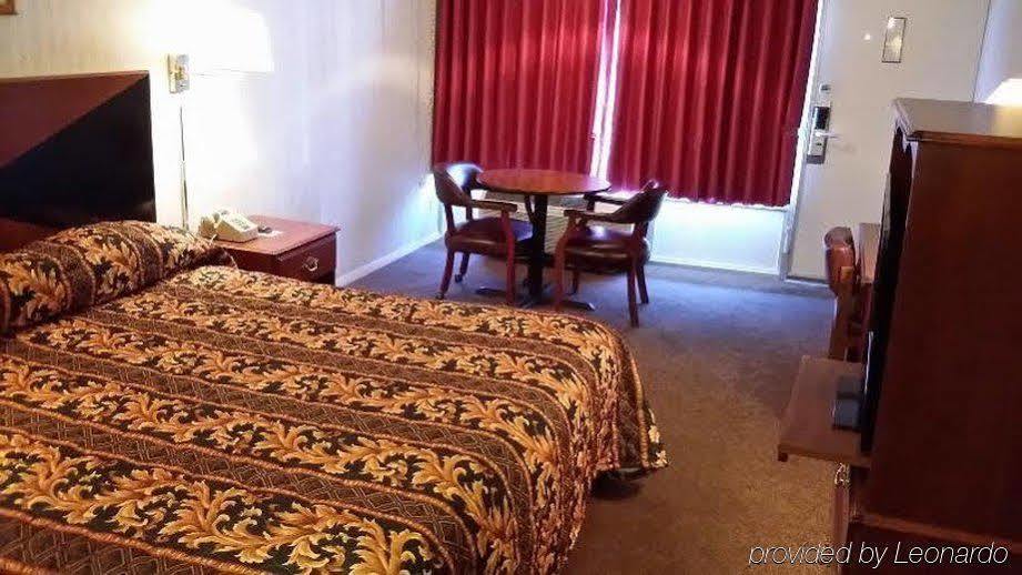 Red Carpet Inn - Louisville Eksteriør bilde