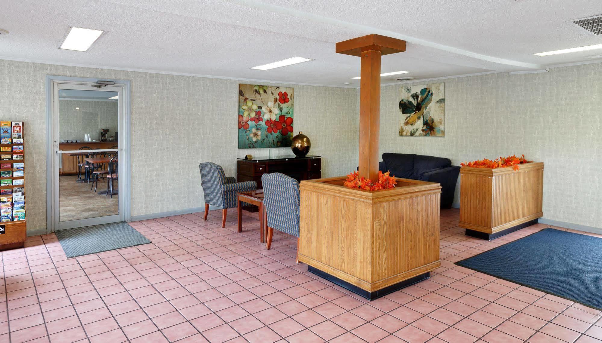 Red Carpet Inn - Louisville Eksteriør bilde
